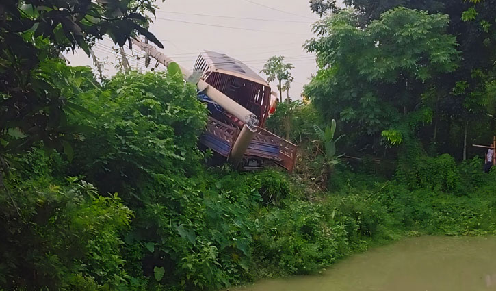 ফরিদপুরে বাস-পিকআপ সংঘর্ষে নিহত ২