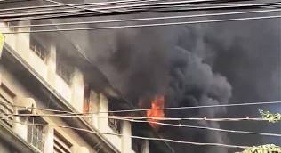 হাজারীবাগ বাজারে ট্যানারি গোডাউনে আগুন