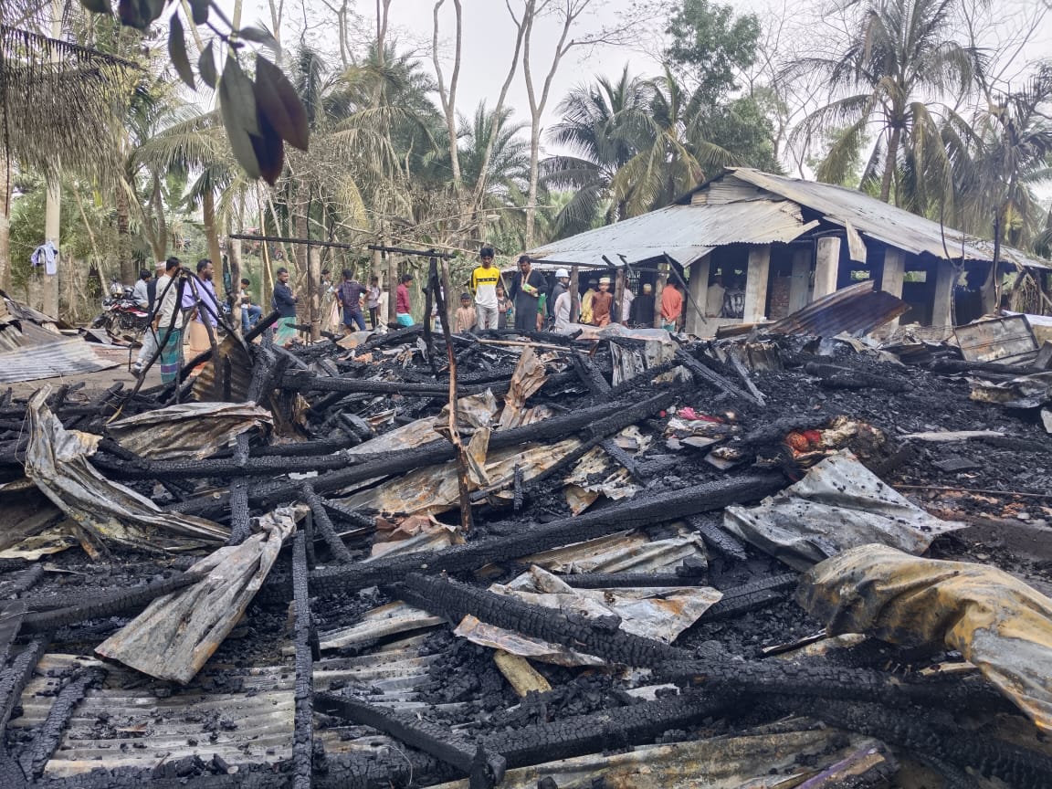 কনটেন্ট ক্রিয়েটর কাফির বাড়িতে দুর্বৃত্তদের আগুন