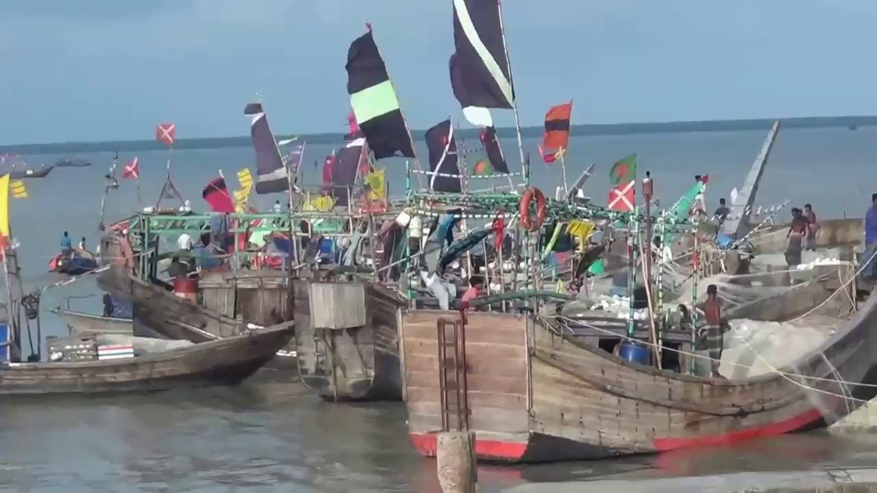 মধ্যরাত থেকে সাগরে মাছ শিকারে ৬৫ দিনের নিষেধাজ্ঞা শুরু