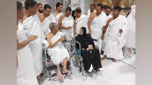 সস্ত্রীক উমরাহ পালন করেছেন মির্জা ফখরুল