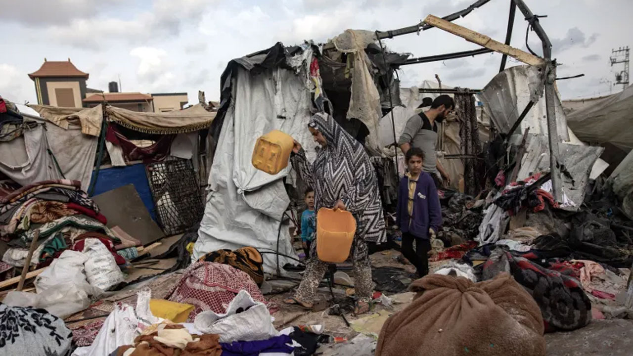 শরণার্থী শিবিরে ইসরায়েলি হামলায় নিহত ১৫