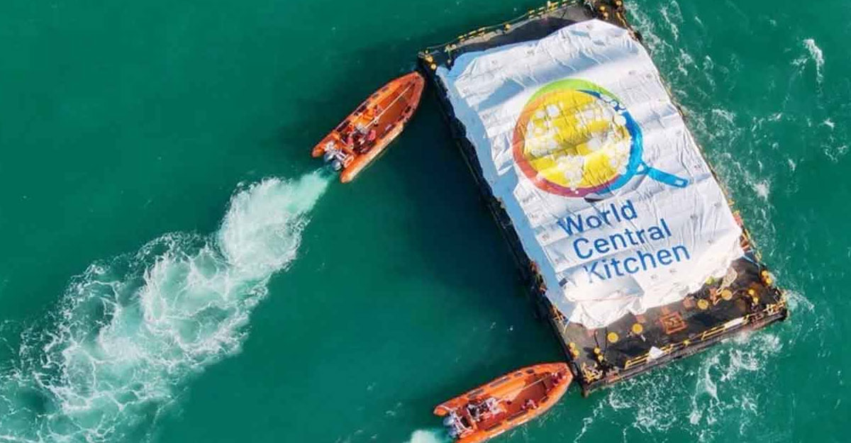 গাজার উপকূলে ভিড়ল ত্রাণবাহী জাহাজ