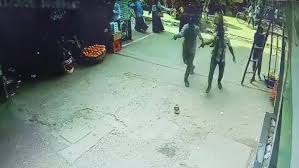 পুরান ঢাকায় এক ব্যক্তিকে গুলি করে হত্যা