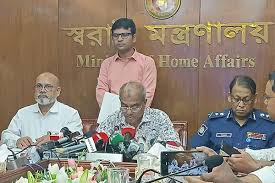 দুর্গাপূজায় ২৪ সেপ্টেম্বর থেকে মাঠে থাকবে আইনশৃঙ্খলা বাহিনী: স্বরাষ্ট্র উপদেষ্টা