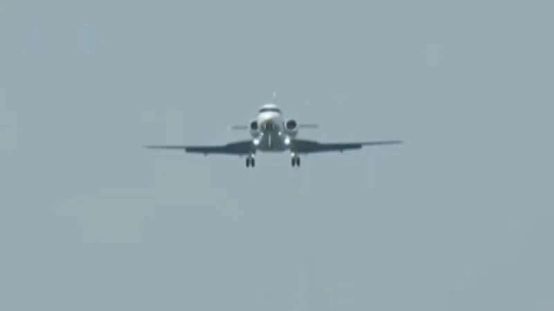 হাদিকে নিয়ে সিঙ্গাপুরের উদ্দেশে উড়ল এয়ার অ্যাম্বুলেন্স