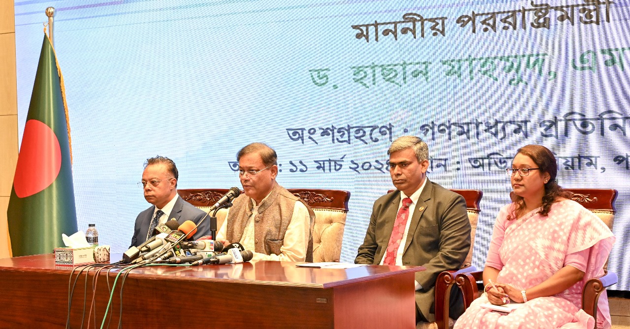 অসাধু ব্যবসায়ীদের বিরুদ্ধে জনগণকেও সোচ্চার হতে হবে : পররাষ্ট্রমন্ত্রী