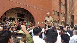 আন্দোলনে আহতদের ক্ষোভের মুখে স্বাস্থ্য উপদেষ্টা