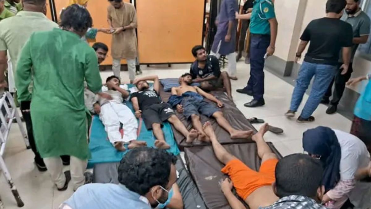 চবি শিক্ষার্থী-স্থানীয়দের সংঘর্ষে অর্ধশতাধিক আহত