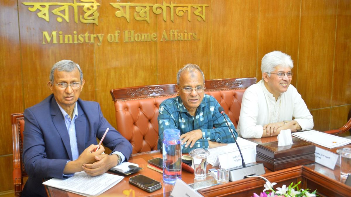 'শেখ হাসিনার মৃত্যুদণ্ডের রায় ঘিরে দেশে অস্থিরতা নেই': স্বরাষ্ট্র উপদেষ্টা