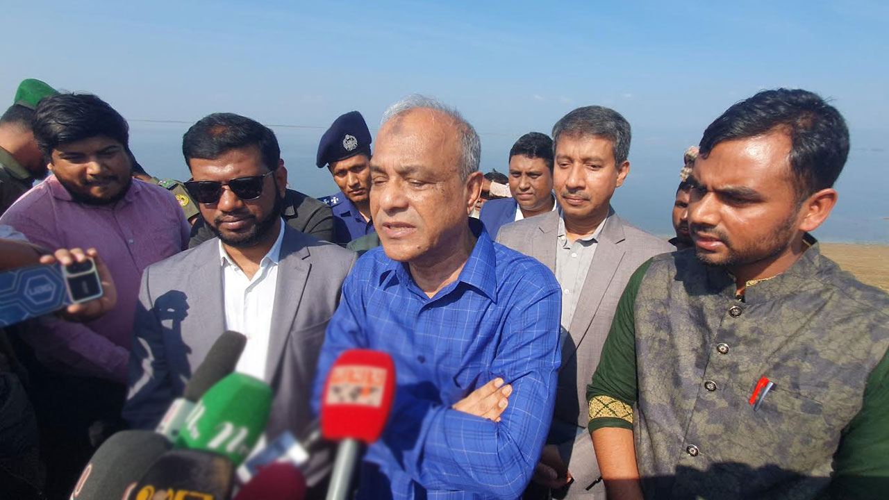 ছাত্র ভাইদের কঠোর হয়ে দমন করতে চাই না: স্বরাষ্ট্র উপদেষ্টা