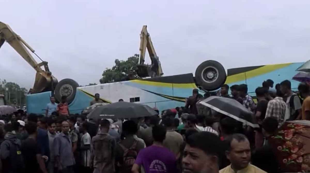 চট্টগ্রামে নিয়ন্ত্রণ হারিয়ে উল্টে গেল বাস, নিহত ১