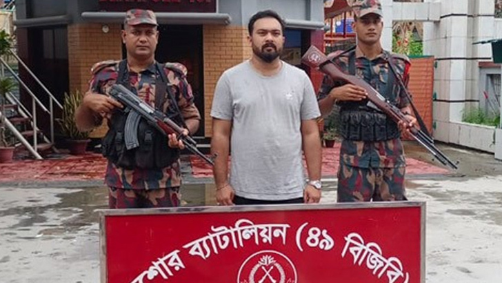 ভারতে পালানোর সময় ছাত্রলীগ নেতা আটক