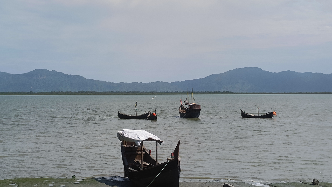 ৫৬ বাংলাদেশিকে ধরে নিয়ে গেছে আরাকান আর্মি