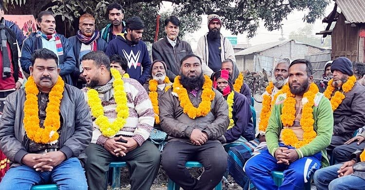 চাঁপাইনবাবগঞ্জে বিএনপিতে যোগ দিলেন আ. লীগের অর্ধশত নেতাকর্মী