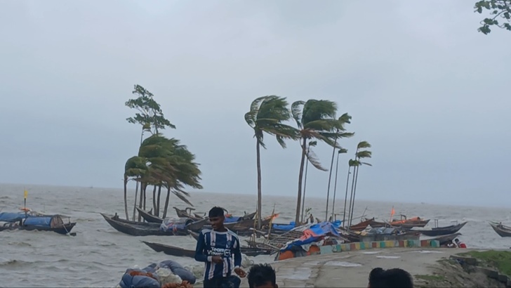 দুপুরের মধ্যে যেসব অঞ্চলে ৮০ কিমি বেগে ঝড়ের শঙ্কা
