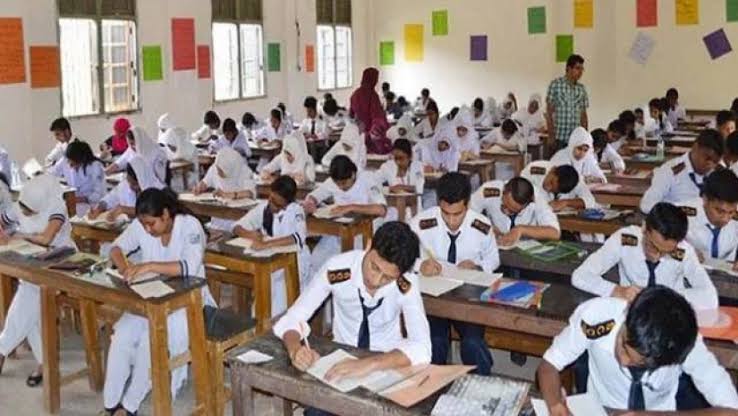 চার বছরে মাধ্যমিকে কমেছে ১০ লাখ শিক্ষার্থী