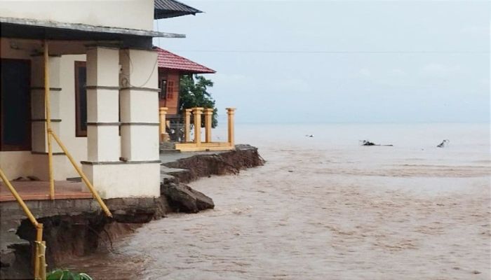 ইন্দোনেশিয়ায় ভূমিধসে নিহত ১১, নিখোঁজ ১৯