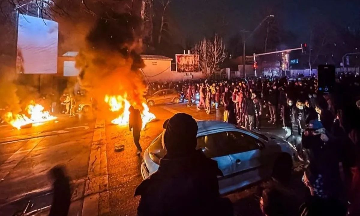 ইরানে সরকারবিরোধী বিক্ষোভে নিহত অন্তত ২০০০