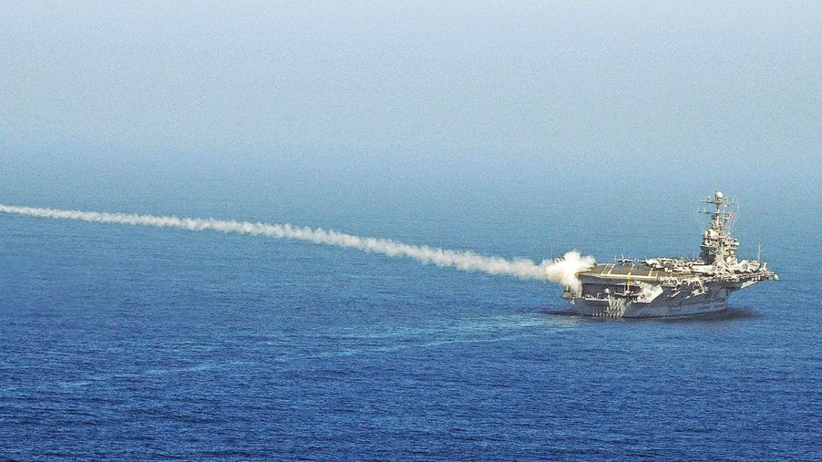 মার্কিন রণতরি লক্ষ্য করে ধেয়ে আসা ইরানি ড্রোন ধ্বংস করল যুক্তরাষ্ট্র