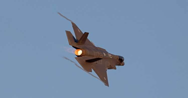 সিরিয়ায় বিমান হামলা, নিহত ১৩