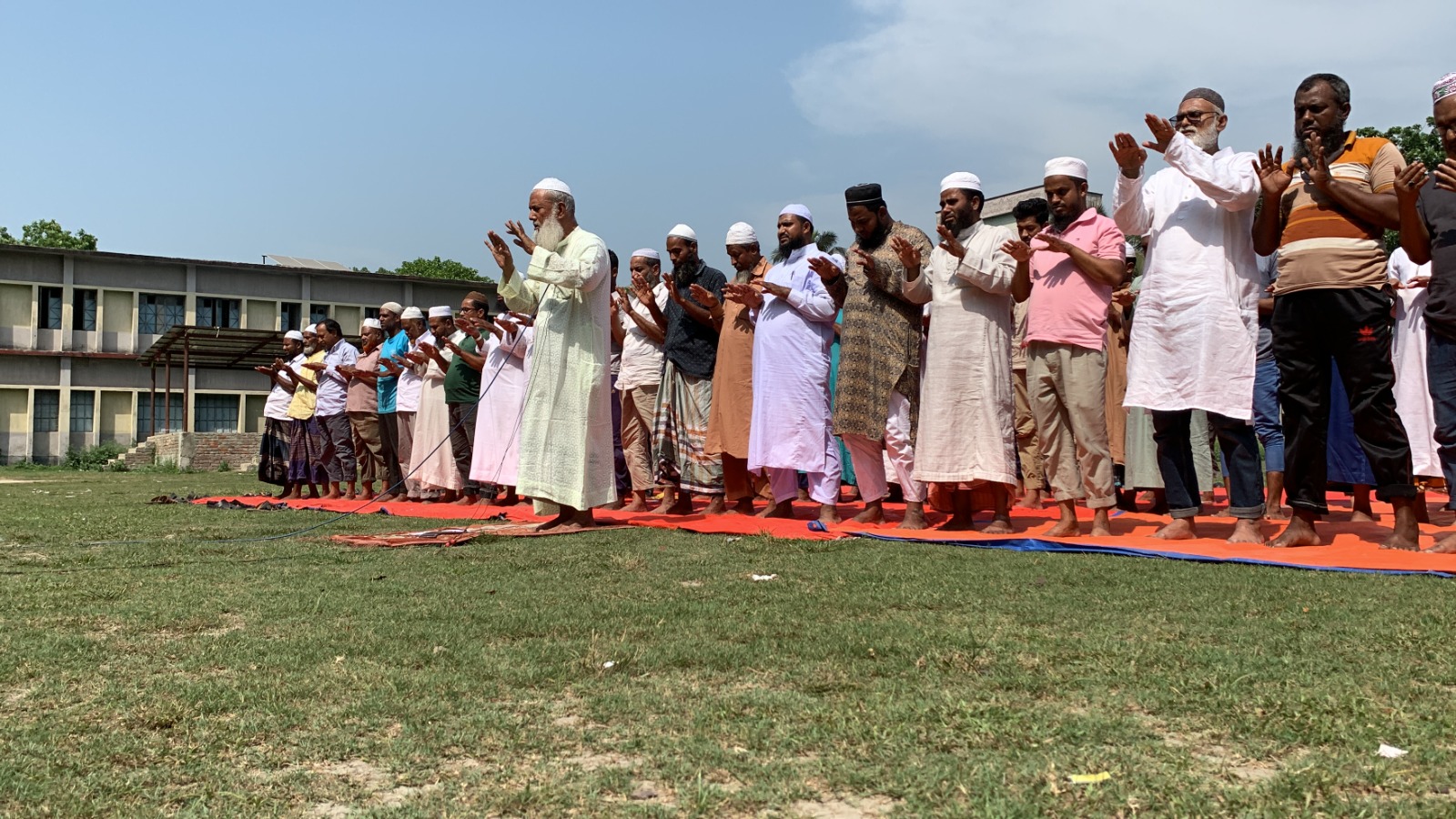 বৃষ্টির জন্য রাজশাহীতে ইস্তিসকার নামাজ