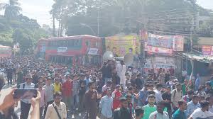 পাঁচ দফা দাবিতে শিক্ষামন্ত্রণালয় মোড় অবরোধ জবি শিক্ষার্থীদের