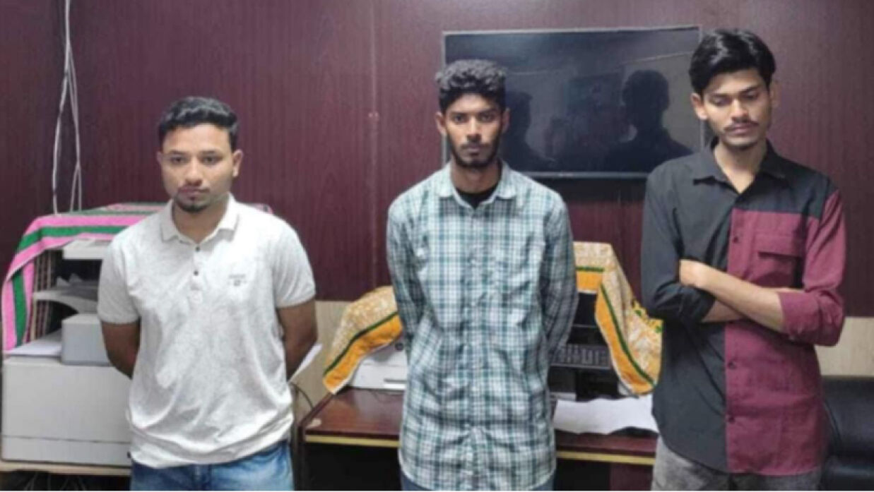 ছিনতাইয়ের অভিযোগে জাবির তিন শিক্ষার্থী বহিষ্কার