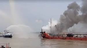 পতেঙ্গায় জাহাজে আগুন: ২ জনের মরদেহ উদ্ধার