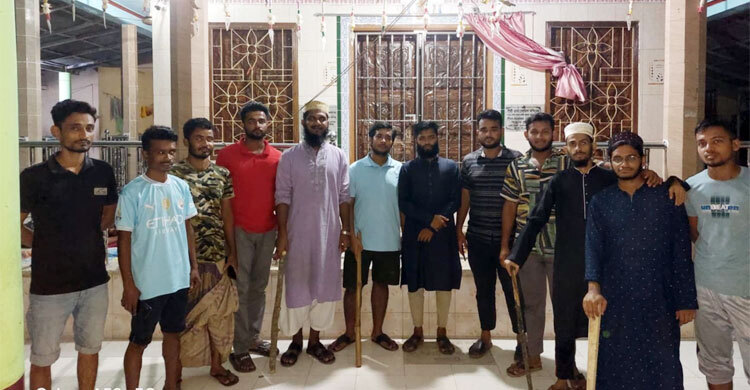সারারাত মন্দির পাহারায় জামায়াতের নেতাকর্মীরা