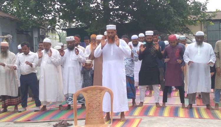 সৌদির সঙ্গে মিল রেখে ঝিনাইদহে ঈদ উদযাপন
