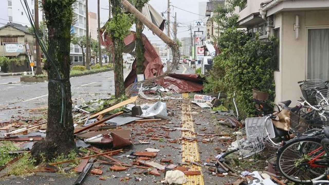 জাপানে ঘূর্ণিঝড়ে নিহত বেড়ে ৬, আহত শতাধিক