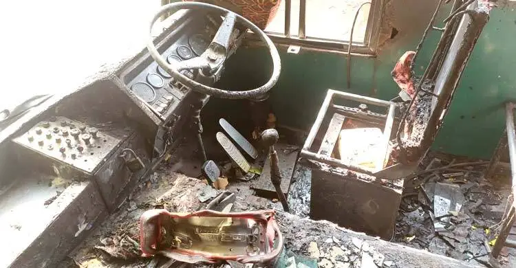 যশোরে পার্কিং করে রাখা বাসে আগুন