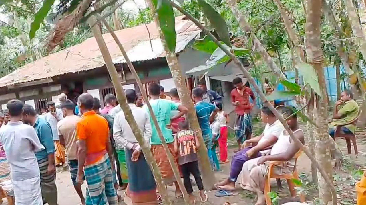 রেমালের হাত থেকে ফুফু ও বোনকে বাঁচাতে গিয়ে যুবকের মৃত্যু
