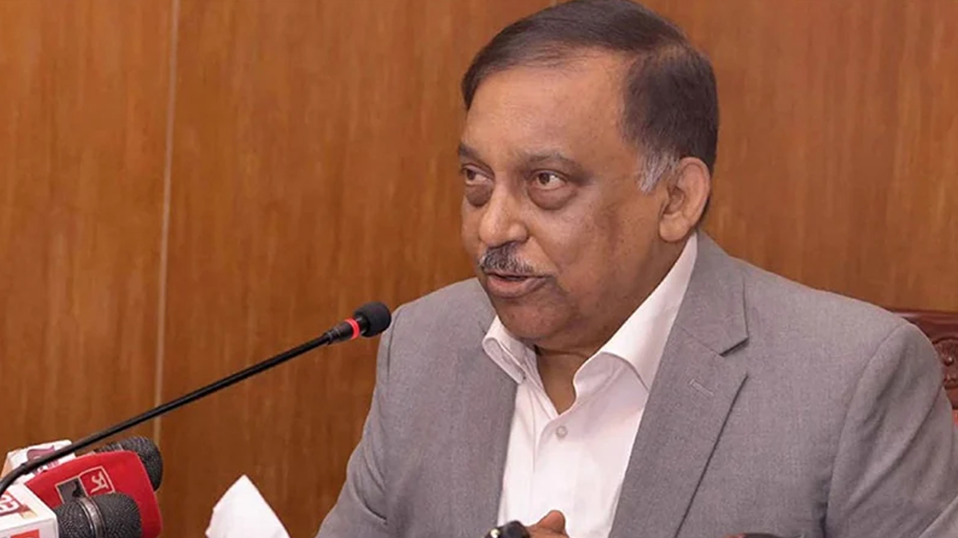 স্বরাষ্ট্রমন্ত্রীর ধানমন্ডির বাসায় ভাঙচুর