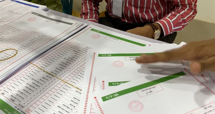 ভোটার আসার আগেই স্বাক্ষরিত শতাধিক ব্যালট, কারচুপির অভিযোগ