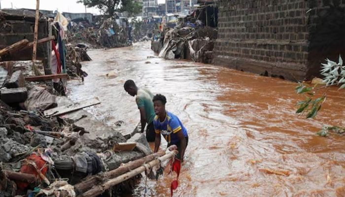 কেনিয়ার নদীতে বাঁধ ভেঙে অন্তত ৪২ জনের মৃত্যু