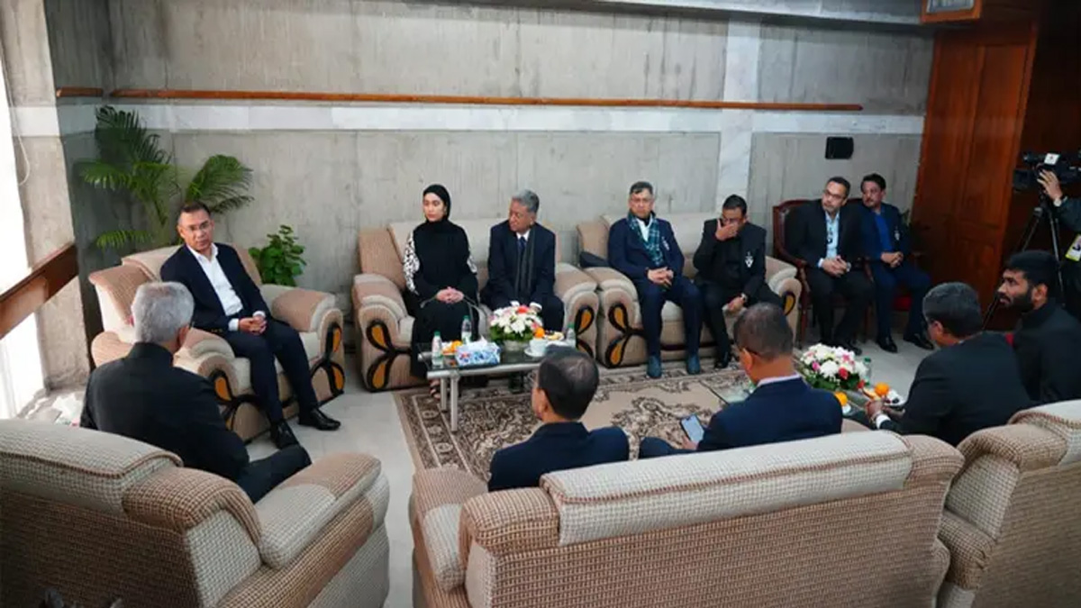 খালেদা জিয়ার জানাজায় অংশ নিলেন ৩২ দেশের কূটনীতিক