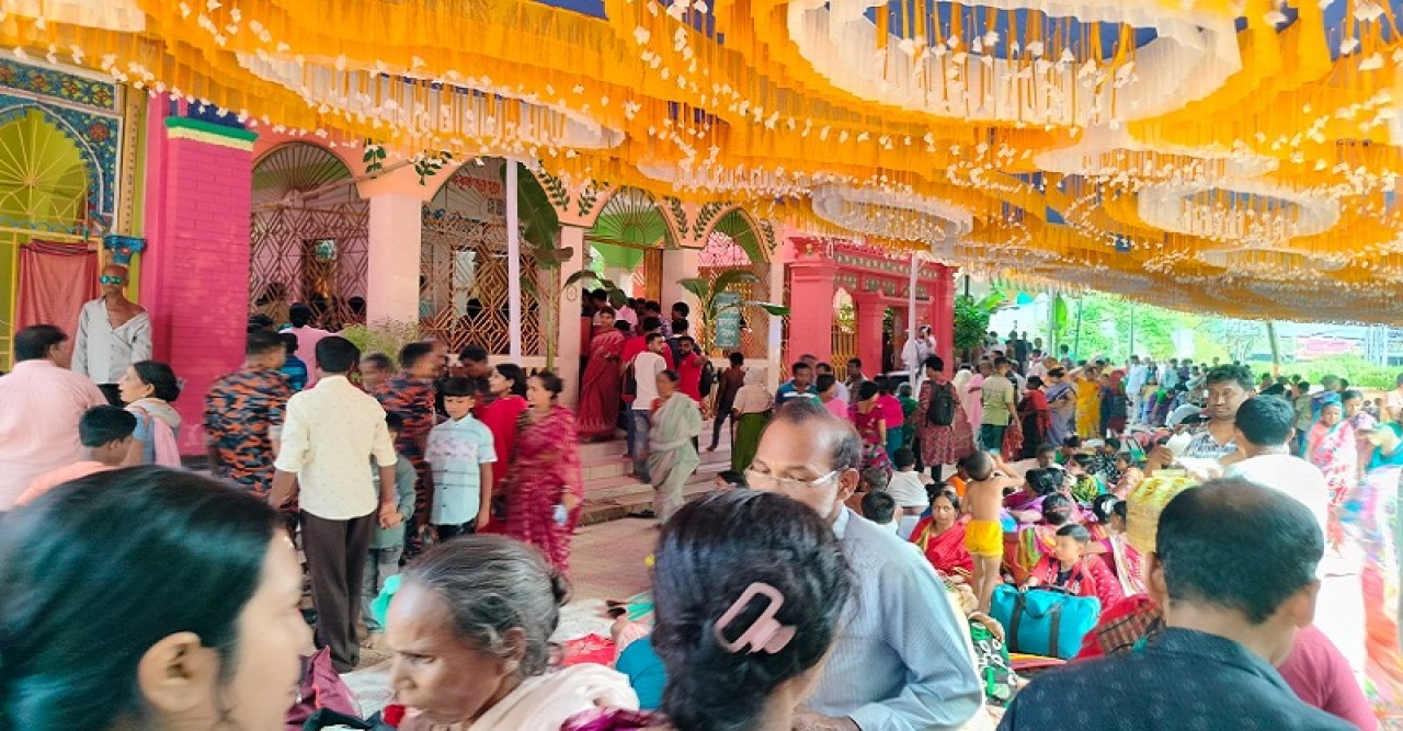 খেতুরীধামে ঠাকুর নরোত্তম দাসের তিরোভাব তিথি মহোৎসবে লাখো ভক্তের সমাগম