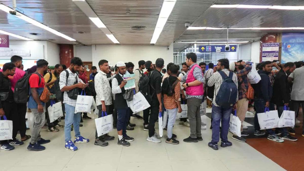 ১৮০ বাংলাদেশি কিরগিজস্তান থেকে দেশে ফিরলেন