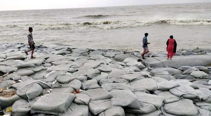 কারফিউ :নিস্তব্ধতা বিরাজমান কুয়াকাটা সৈকতে