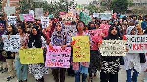 প্রশাসন ও ছাত্ররাজনীতিকে ‘লাল কার্ড’ দেখালেন কুয়েট শিক্ষার্থীরা