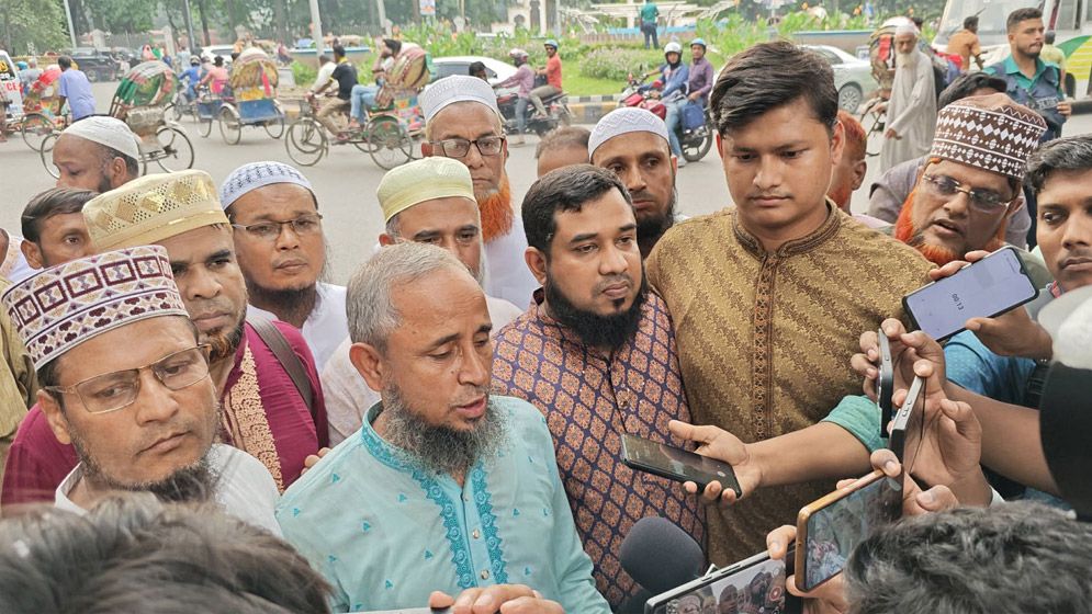 শিক্ষা উপদেষ্টার পদত্যাগ দাবি, নতুন কর্মসূচি ঘোষণা ইবতেদায়ী শিক্ষকদের