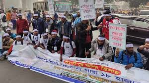 সরকারের আশ্বাস পেলেই সড়ক ছাড়বেন আন্দোলনকারীরা