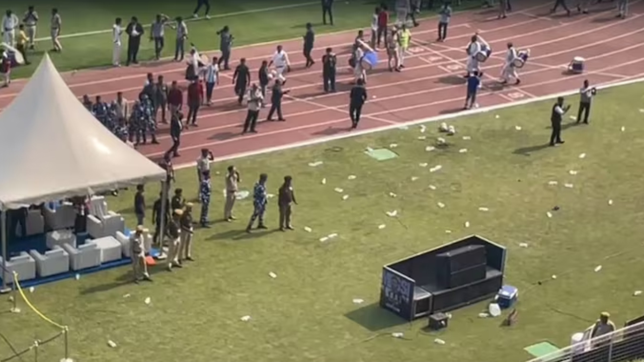 মেসিকে দেখতে না পেয়ে ক্ষুব্ধ কলকাতার ফুটবলপ্রেমীরা