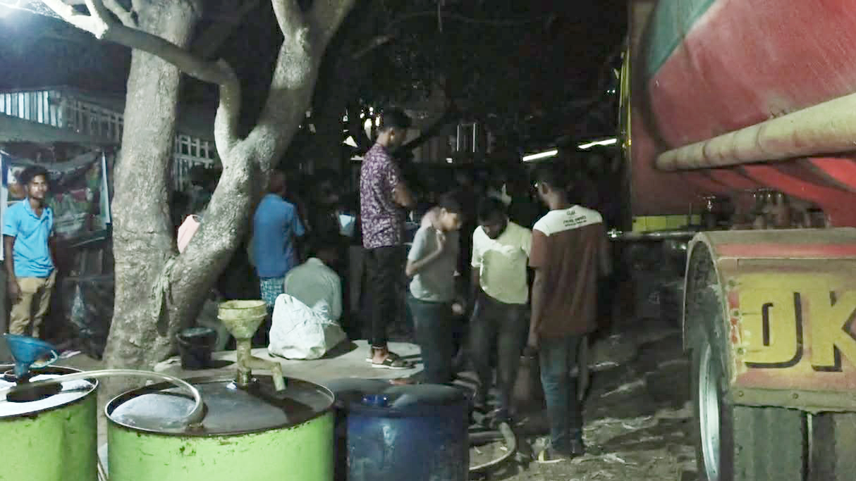 মেহেরপুরে লরিবোঝাই সাড়ে ৪ হাজার লিটার ডিজেল জব্দ