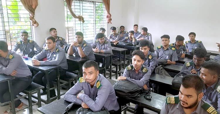 ১২ দিন পর খুলল মাইলস্টোন স্কুল, শোকস্তব্ধ ক্যাম্পাস