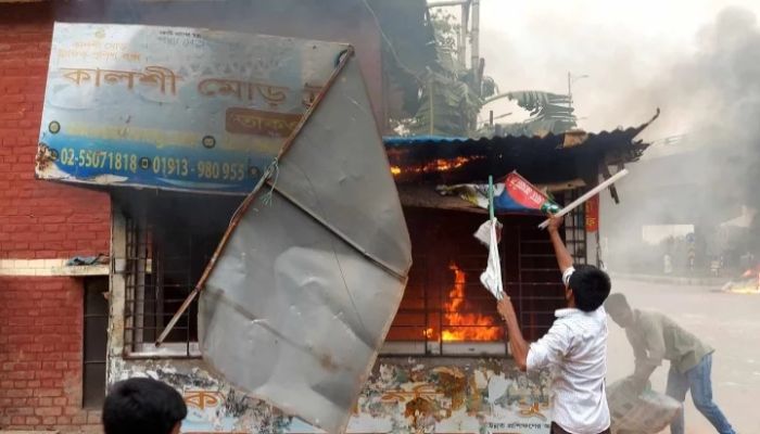 মিরপুরে ভাঙচুর-আগুনের ঘটনায় চার মামলা, আসামি ২৫০০