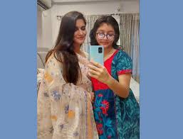 তাহসানের বিয়ের খবরের দিনেই মেয়ের সঙ্গে দেখা গেল মিথিলাকে