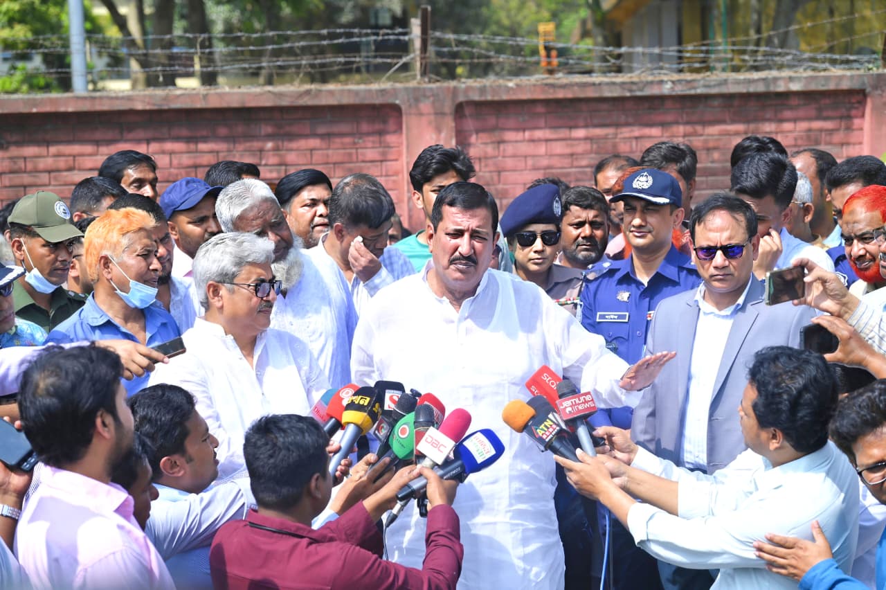 ডেঙ্গু-চিকুনগুনিয়া প্রতিরোধে সচেতনতা বৃদ্ধির আহ্বান ভূমিমন্ত্রীর